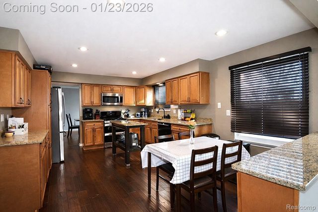 38615 Meeting House Lane, Livonia, MI 48154