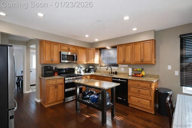 38615 Meeting House Lane, Livonia, MI 48154