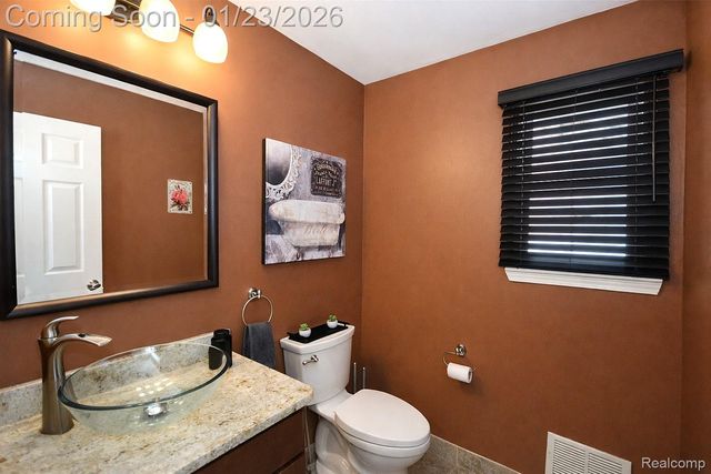 38615 Meeting House Lane, Livonia, MI 48154