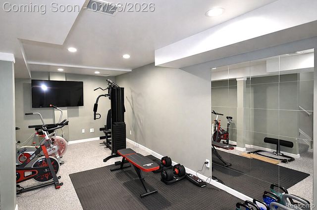 38615 Meeting House Lane, Livonia, MI 48154