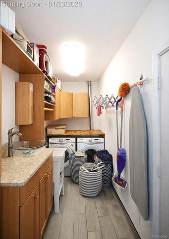 38615 Meeting House Lane, Livonia, MI 48154