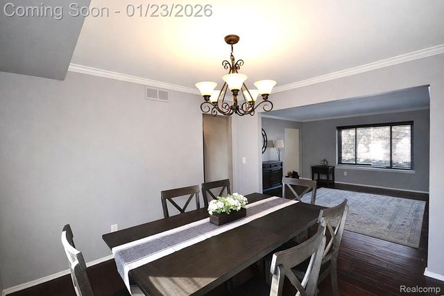 38615 Meeting House Lane, Livonia, MI 48154