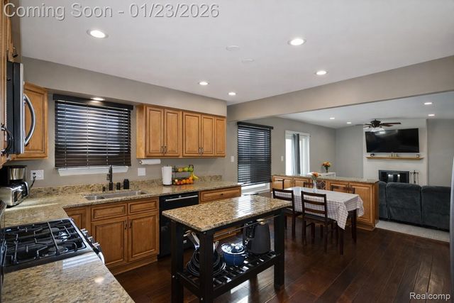 38615 Meeting House Lane, Livonia, MI 48154