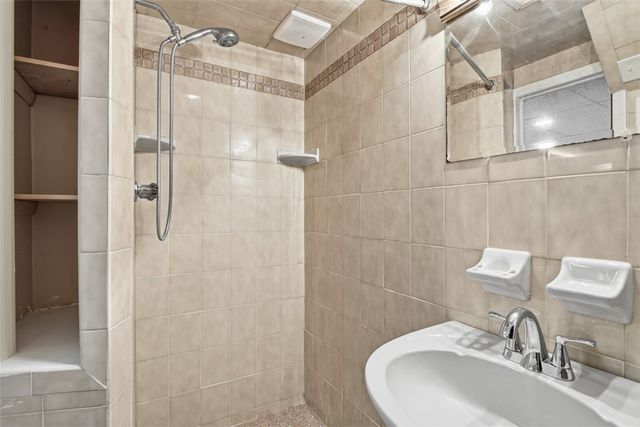 431 Colonial Dr, Monroeville, PA 15146