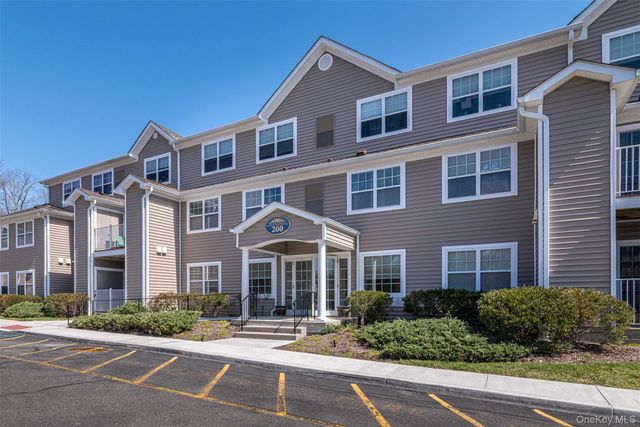 200 Woodcrest Lane 223, Mount Kisco, NY 10549