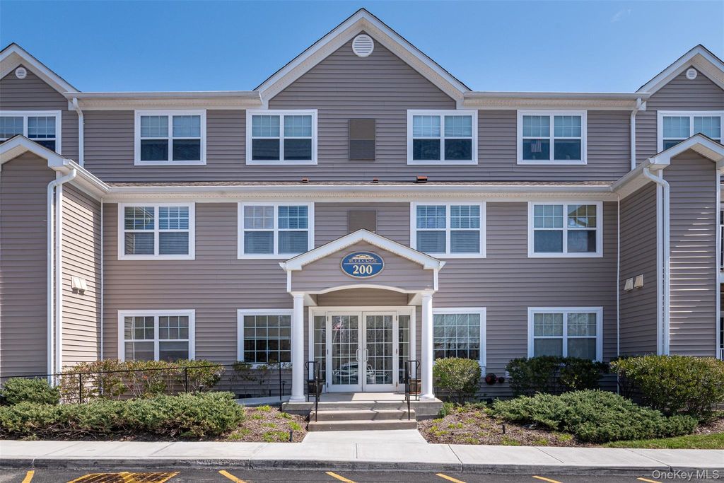 200 Woodcrest Lane 223, Mount Kisco, NY 10549
