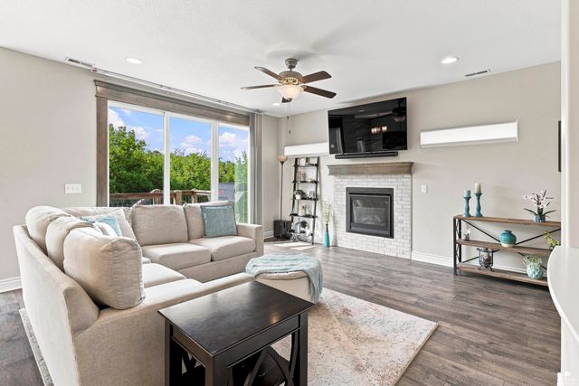 417 Sweetgum Court, Manhattan, KS 66503