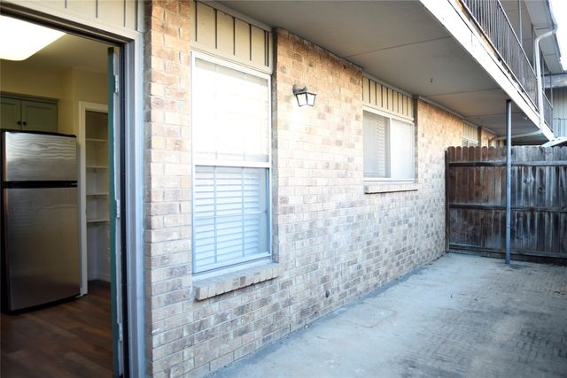 10232 Regal Oaks Drive 32B, Dallas, TX 75243