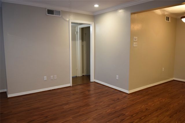 10232 Regal Oaks Drive 32B, Dallas, TX 75243