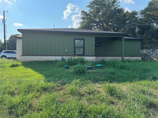 3202 Lowland Drive, Granbury, TX 76048