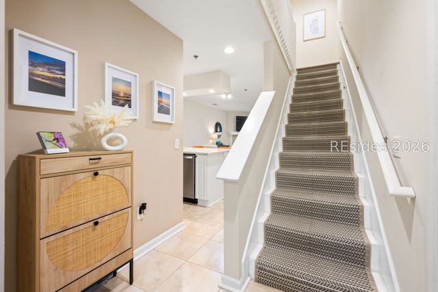 50 Yacht Cove Dr Apt 327, Hilton Head Island, SC 29928