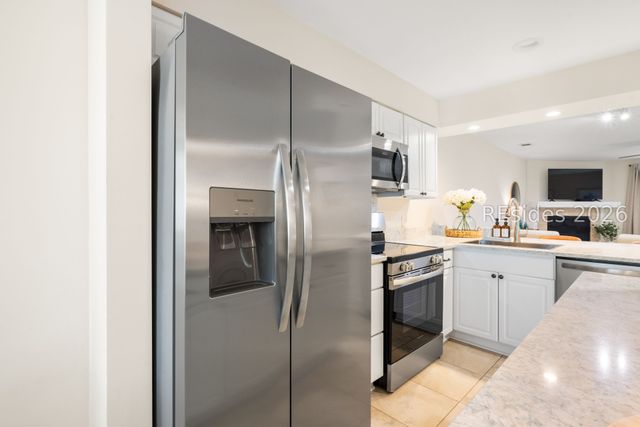 50 Yacht Cove Dr Apt 327, Hilton Head Island, SC 29928