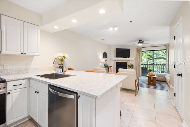 50 Yacht Cove Dr Apt 327, Hilton Head Island, SC 29928