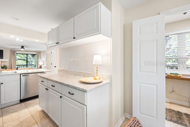 50 Yacht Cove Dr Apt 327, Hilton Head Island, SC 29928