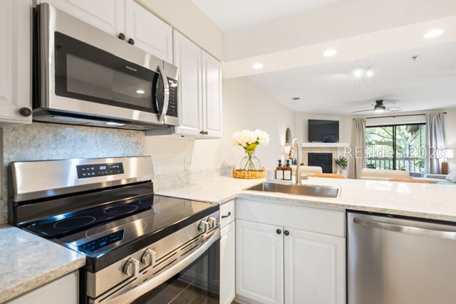 50 Yacht Cove Dr Apt 327, Hilton Head Island, SC 29928