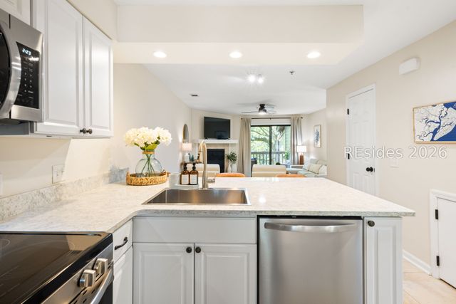 50 Yacht Cove Dr Apt 327, Hilton Head Island, SC 29928