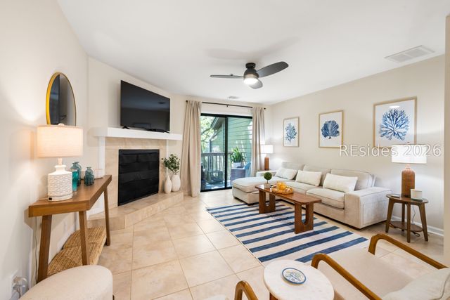 50 Yacht Cove Dr Apt 327, Hilton Head Island, SC 29928