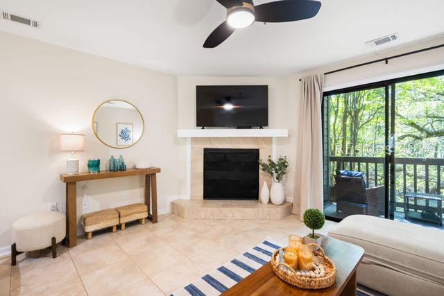 50 Yacht Cove Dr Apt 327, Hilton Head Island, SC 29928