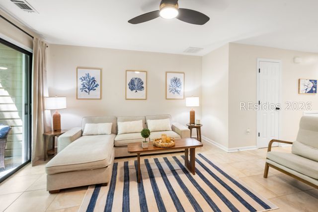 50 Yacht Cove Dr Apt 327, Hilton Head Island, SC 29928