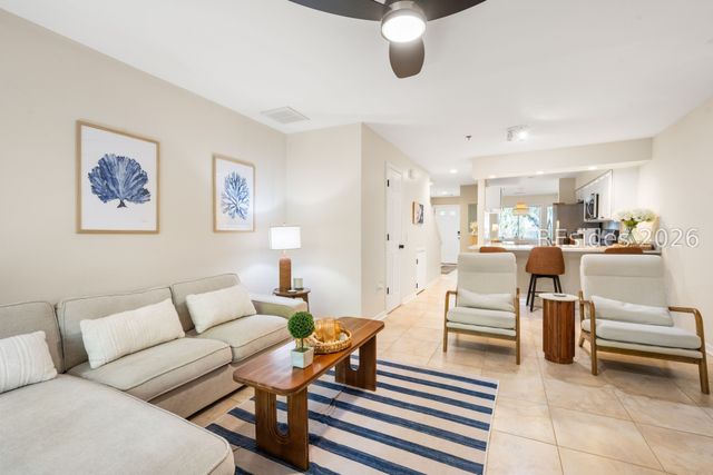 50 Yacht Cove Dr Apt 327, Hilton Head Island, SC 29928