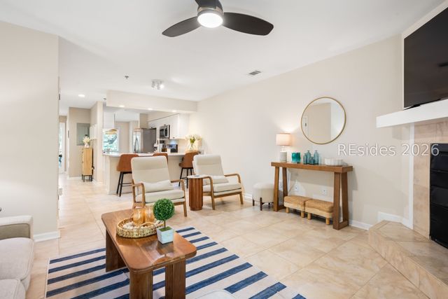50 Yacht Cove Dr Apt 327, Hilton Head Island, SC 29928