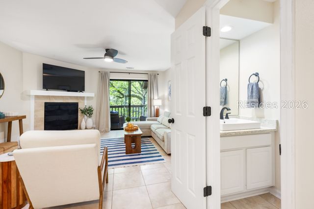 50 Yacht Cove Dr Apt 327, Hilton Head Island, SC 29928