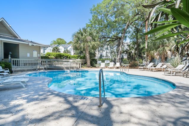 50 Yacht Cove Dr Apt 327, Hilton Head Island, SC 29928