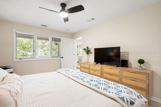 50 Yacht Cove Dr Apt 327, Hilton Head Island, SC 29928