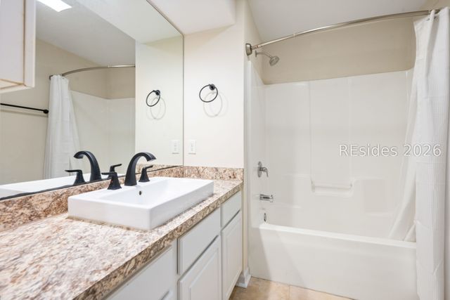 50 Yacht Cove Dr Apt 327, Hilton Head Island, SC 29928