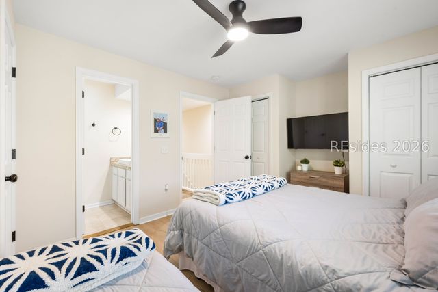 50 Yacht Cove Dr Apt 327, Hilton Head Island, SC 29928