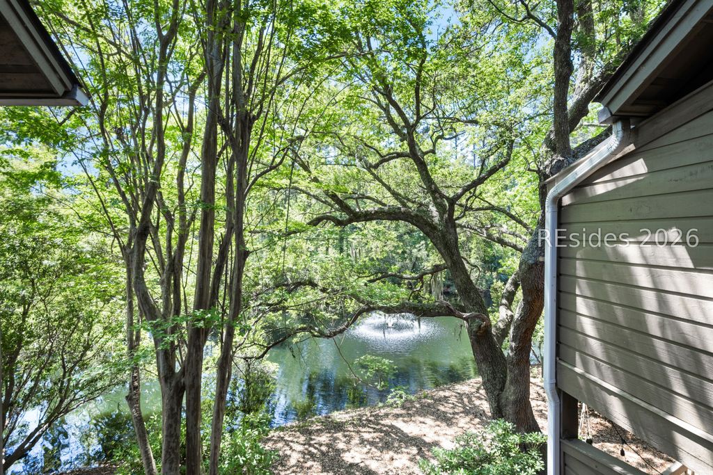 50 Yacht Cove Dr Apt 327, Hilton Head Island, SC 29928