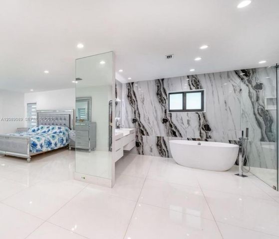 2410 SW 99th Avenue, Miami, FL 33165