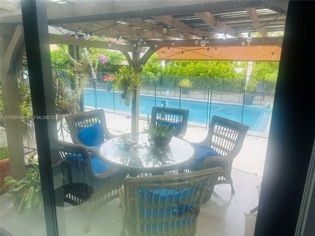 2410 SW 99th Avenue, Miami, FL 33165