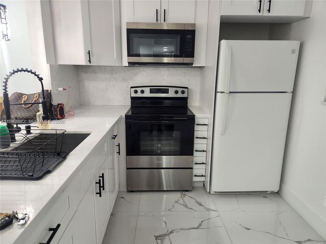 5001 NW 34th Street 305, Lauderdale Lakes, FL 33319