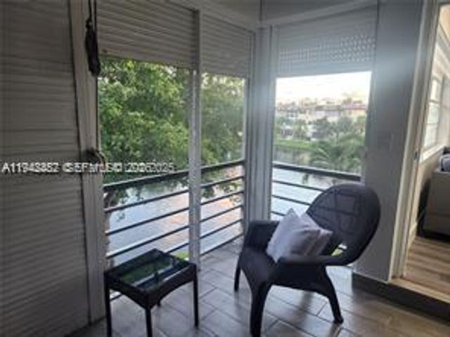 5001 NW 34th Street 305, Lauderdale Lakes, FL 33319