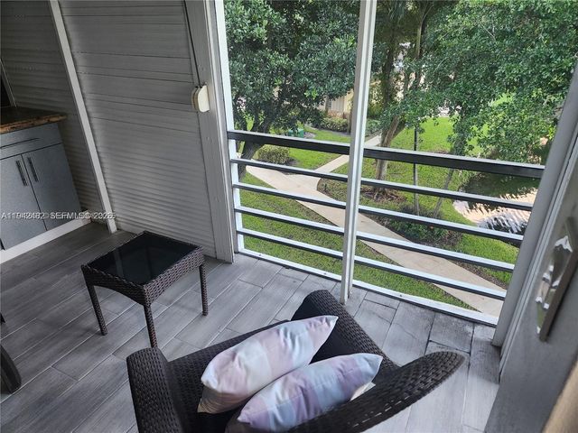 5001 NW 34th Street 305, Lauderdale Lakes, FL 33319