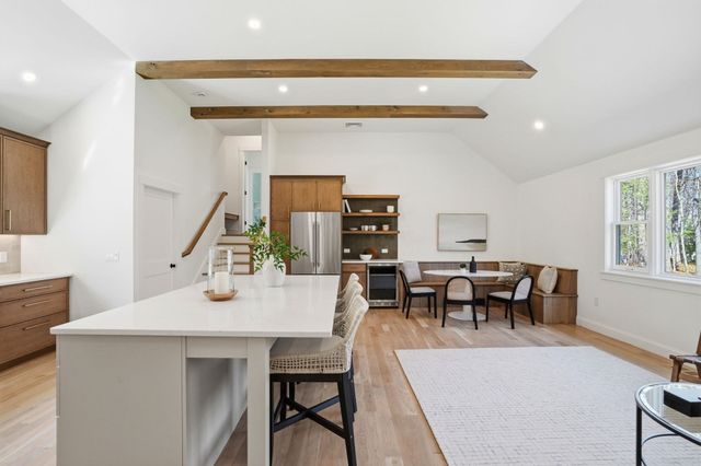 26 Old Pottery Ln, Norwell, MA 02061