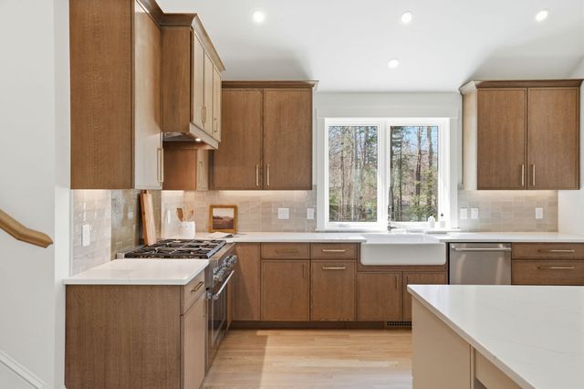 26 Old Pottery Ln, Norwell, MA 02061