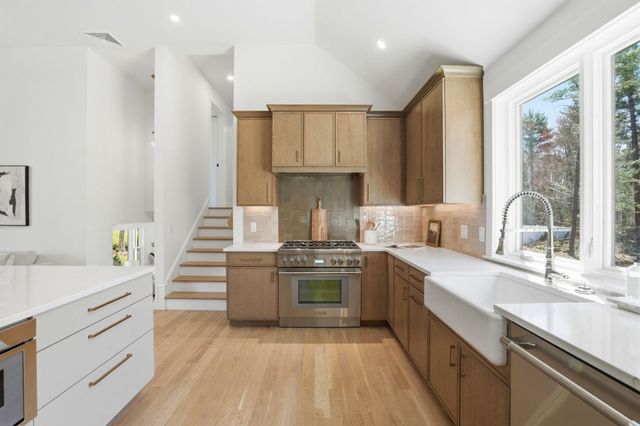 26 Old Pottery Ln, Norwell, MA 02061