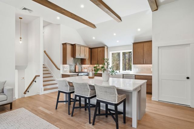 26 Old Pottery Ln, Norwell, MA 02061