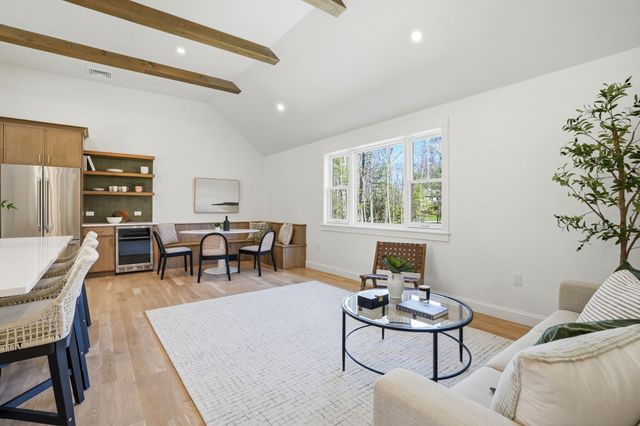 26 Old Pottery Ln, Norwell, MA 02061