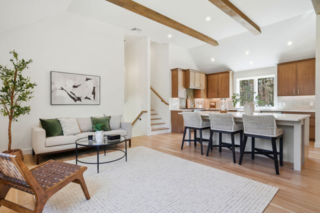 26 Old Pottery Ln, Norwell, MA 02061