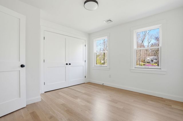 26 Old Pottery Ln, Norwell, MA 02061