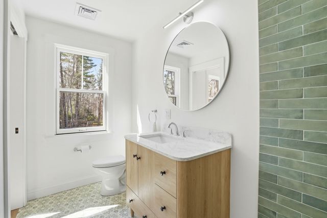 26 Old Pottery Ln, Norwell, MA 02061