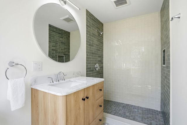 26 Old Pottery Ln, Norwell, MA 02061