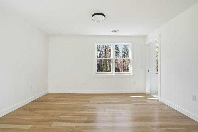 26 Old Pottery Ln, Norwell, MA 02061