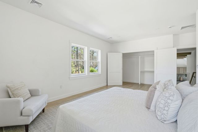26 Old Pottery Ln, Norwell, MA 02061