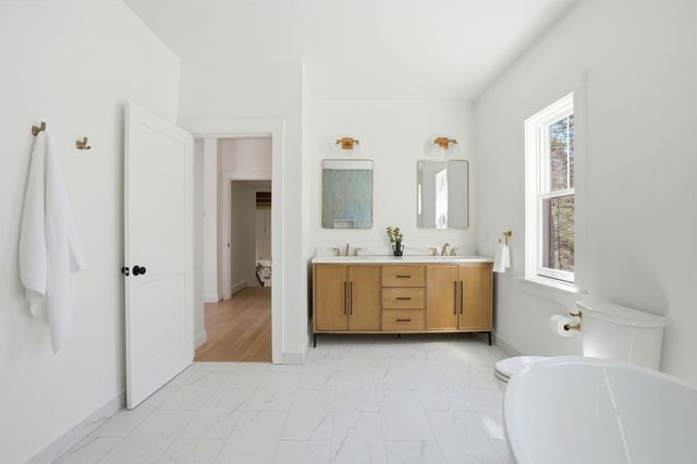 26 Old Pottery Ln, Norwell, MA 02061