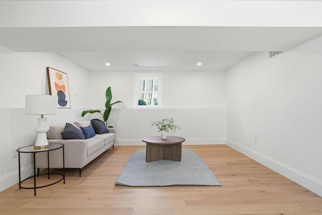 26 Old Pottery Ln, Norwell, MA 02061