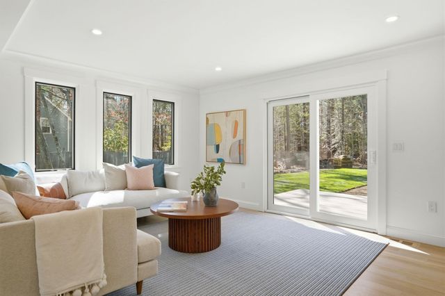 26 Old Pottery Ln, Norwell, MA 02061